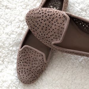 [5.5] Vince Camuto Lanta Suede Flats